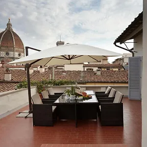 penthouse-with-big-terrace-duomo-view.it-tuscanyhotel.com/