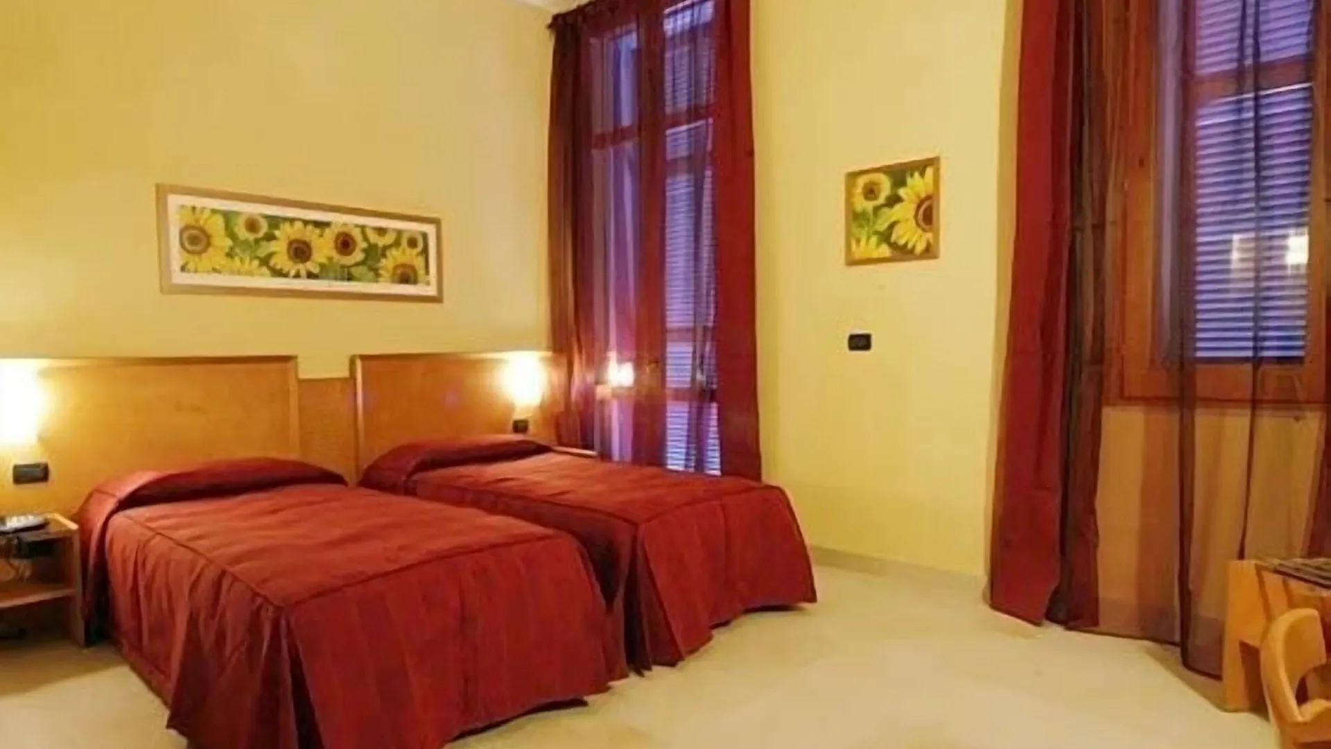 Hotel Eden Naples 3*,  Italy